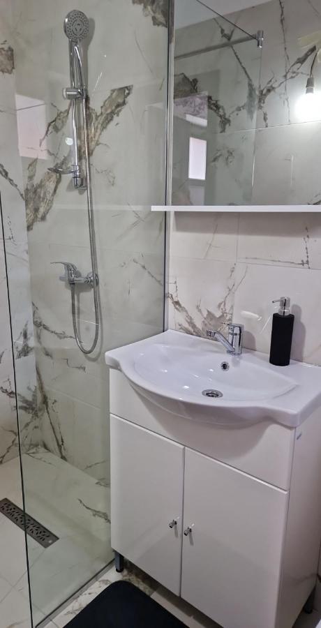 Modern House Hotel Sighetu Marmaţiei Eksteriør billede