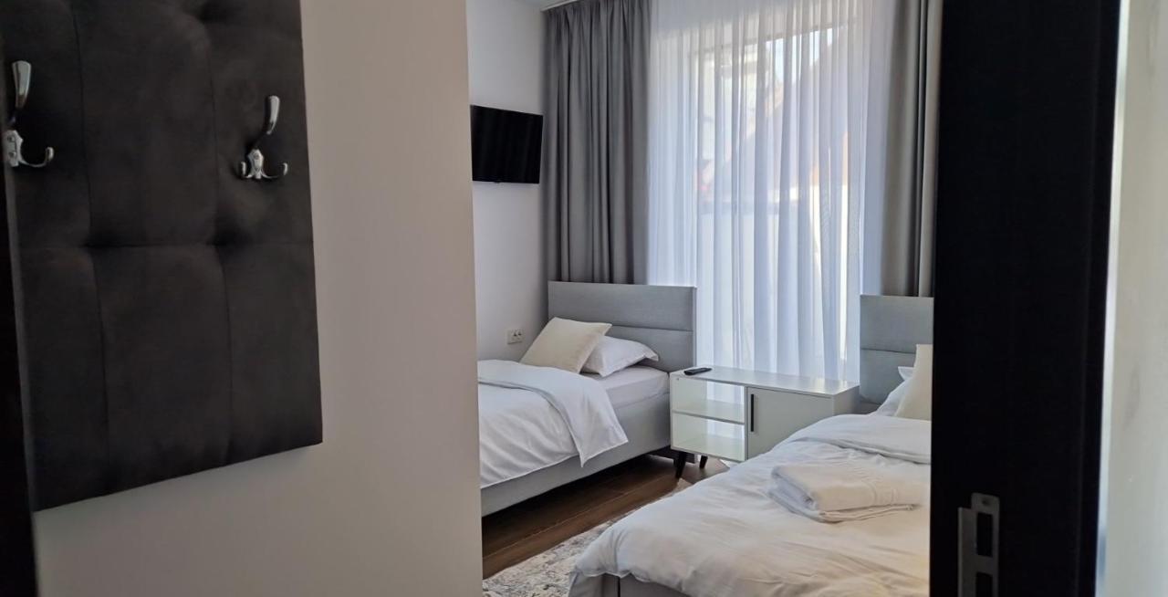 Modern House Hotel Sighetu Marmaţiei Eksteriør billede
