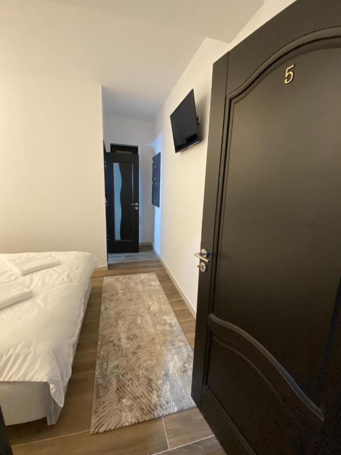 Modern House Hotel Sighetu Marmaţiei Eksteriør billede